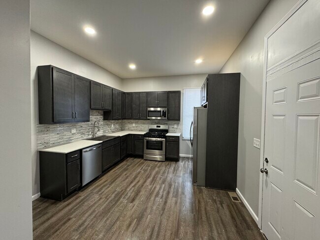 Kitchen - 206 S 16th St