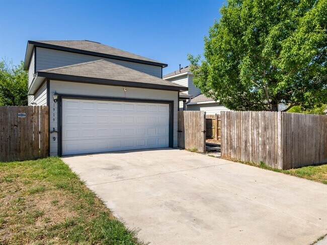 Building Photo - 1919 Rinker Ranch Dr