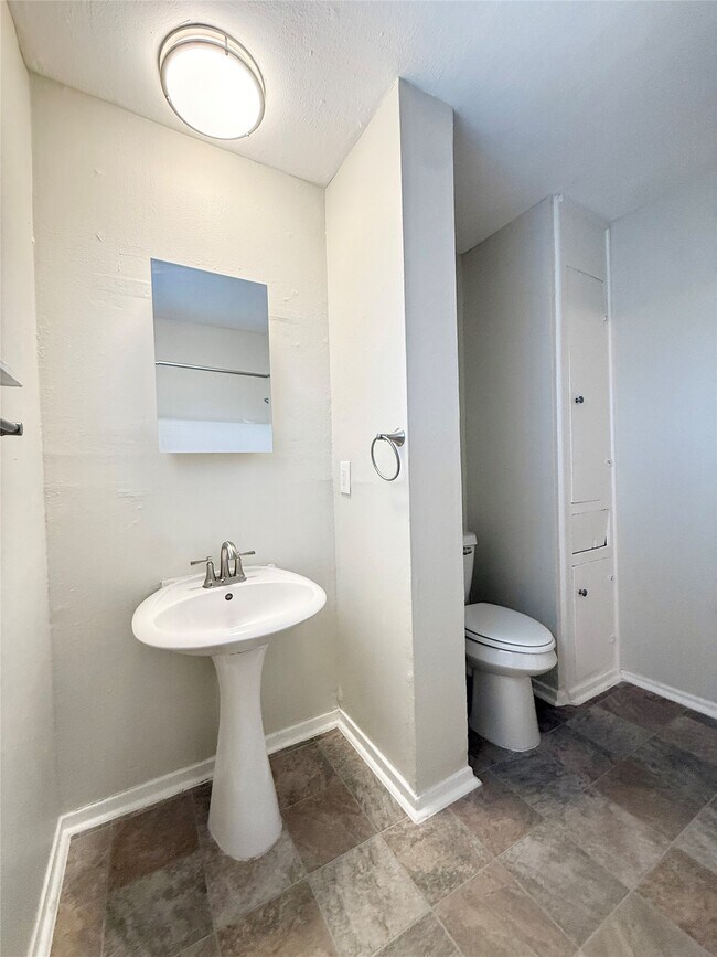 Building Photo - 3629 N MacGregor Way