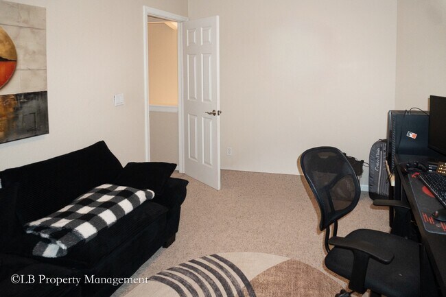 Building Photo - 4780 N Foxtail Dr