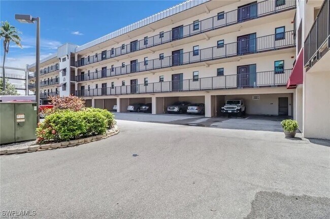 Primary Photo - 805 River Point Dr