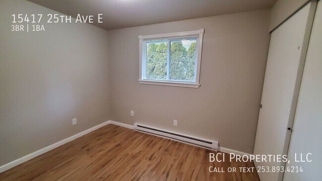 Building Photo - 15417 25th Ave E