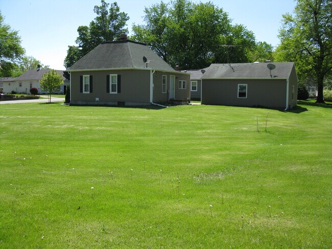 Building Photo - 104 5th Ave