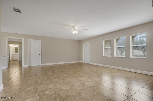 Building Photo - 1625 SE 21st Ln