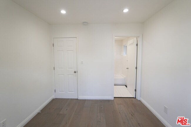 Building Photo - 2847 Pyrites St