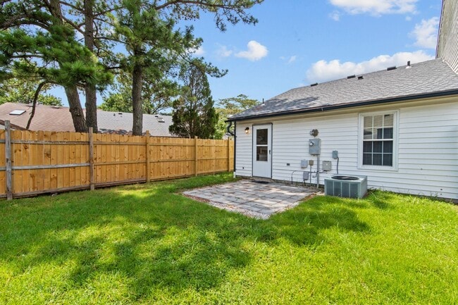 Building Photo - Virginia Beach End-Unit Townhome
