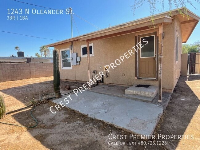 Building Photo - 1243 N Oleander St