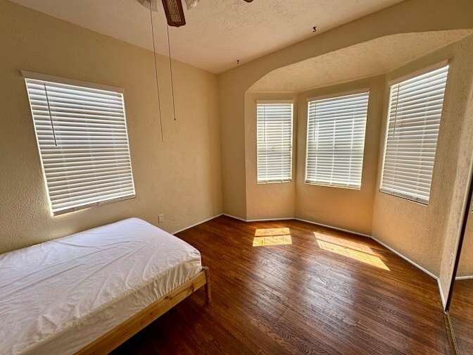 Building Photo - 1350 N Fairview Ave