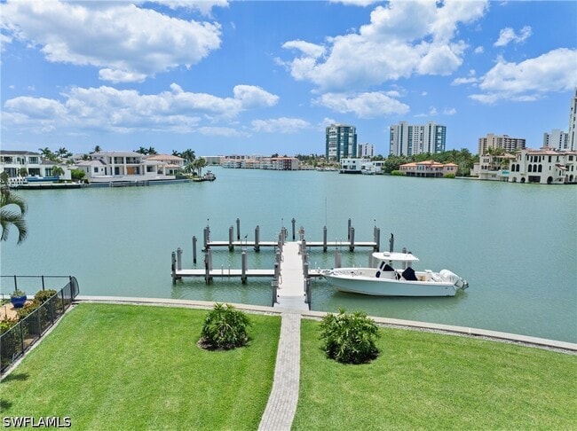 Building Photo - 250 Park Shore Dr