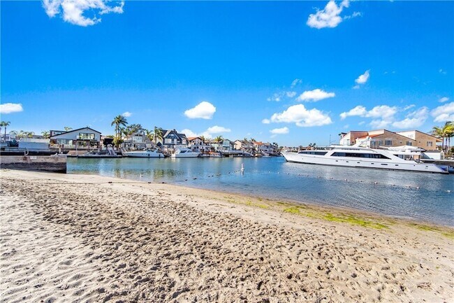 Building Photo - 16293 Wayfarer Ln