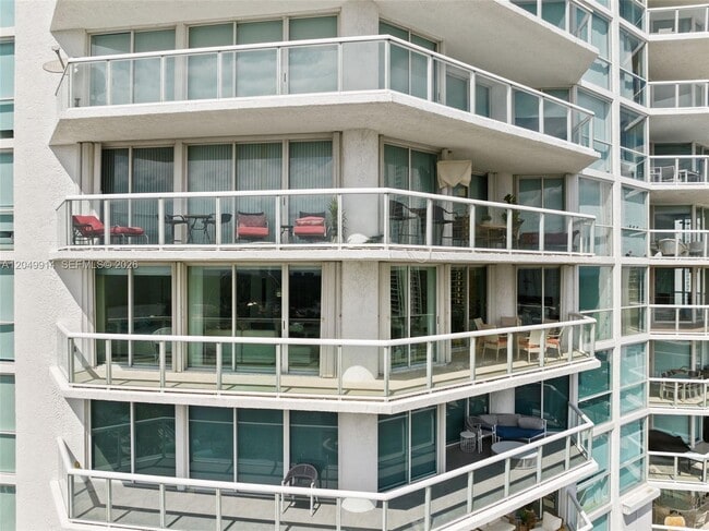 Building Photo - 16400 Collins Ave