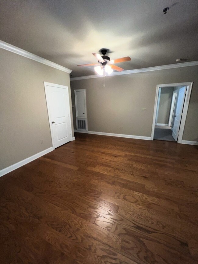 Building Photo - "Beautiful 1 Bedroom/ 1 Bath for Lease wit...