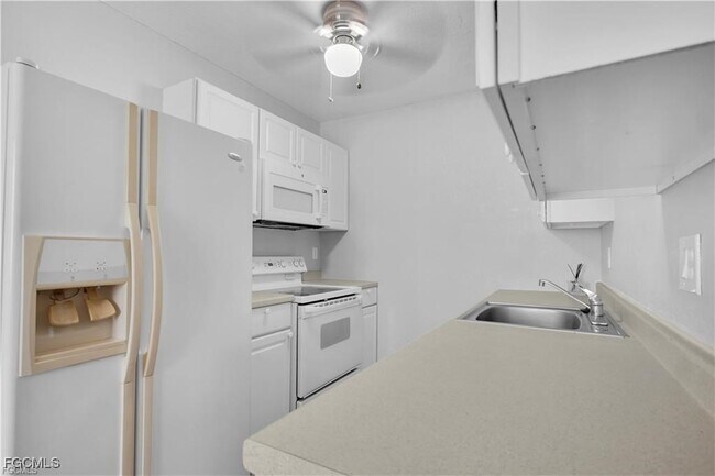 Building Photo - 4617 Bayshore Dr