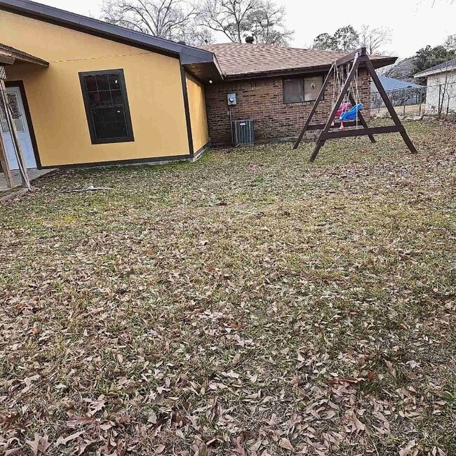 Building Photo - 6730 Westgate Dr