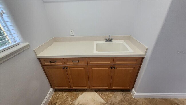 Building Photo - 2333 Pinehurst Ct