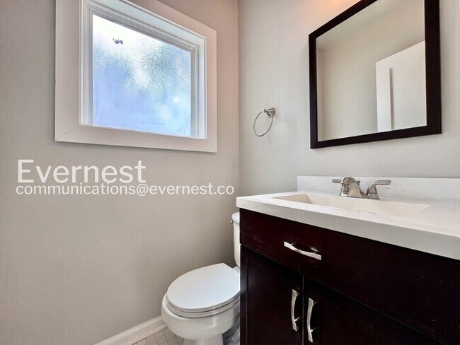 Building Photo - Charming 2-Bed/2 bath Bungalow with Modern Amenities and Ideal Location / Pet-Friendly / Availabl...