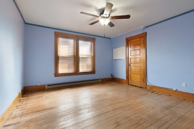 Building Photo - 1305 8th St