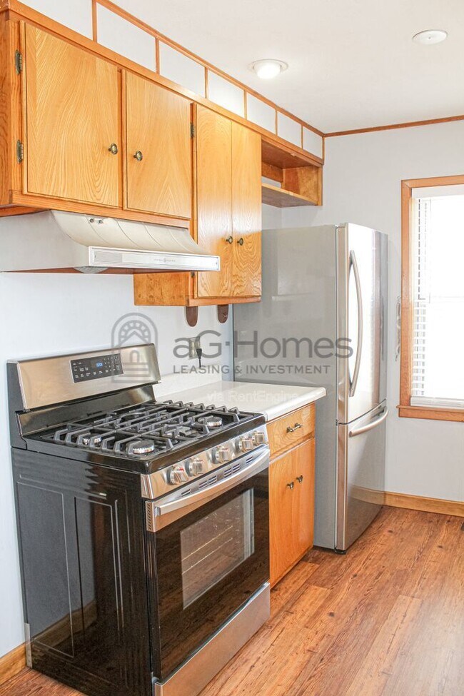Building Photo - 317 W Peach St