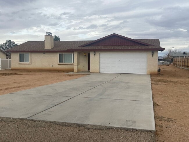 Building Photo - Apple Valley Home- 3 Bedrooms, 2 Bathrooms...