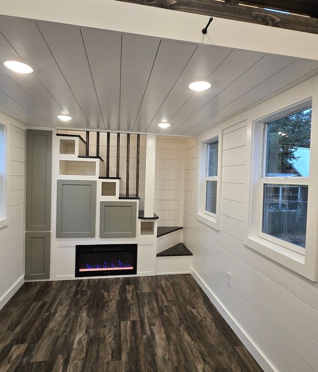 Building Photo - Charming 1920 Updated Vintage Home with AD...