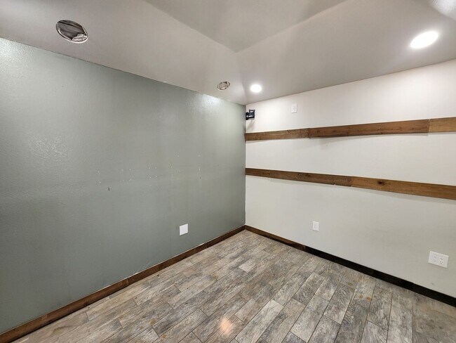 Building Photo - Inviting and Warm 3 Bedroom 2 Bath Home in Newman CA