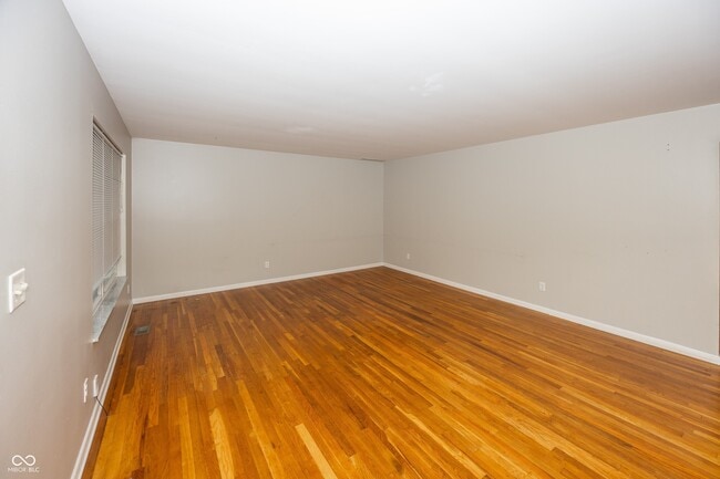 Building Photo - 628 Ash Dr