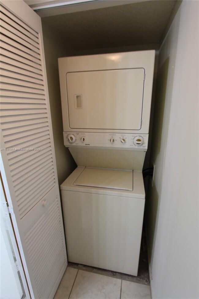 Building Photo - 8520 SW 149th Ave