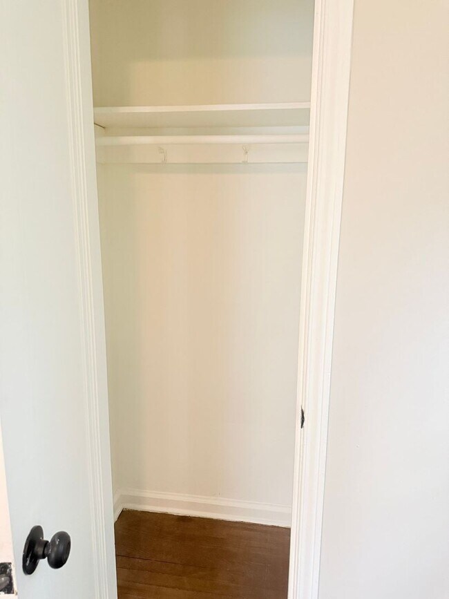 Building Photo - Freshly Renovated 3-Bedroom Home – Quality...