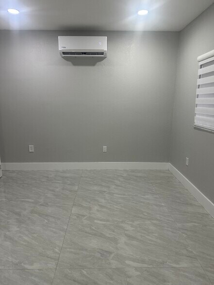 Building Photo - 4942 SW 140th Ave