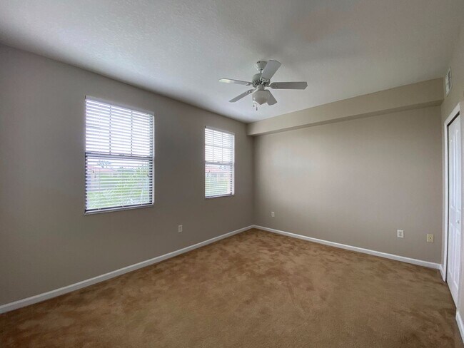 Building Photo - ANNUAL RENTAL - POSITANO PLACE 2 BED / 2 BATH WITH GARAGE