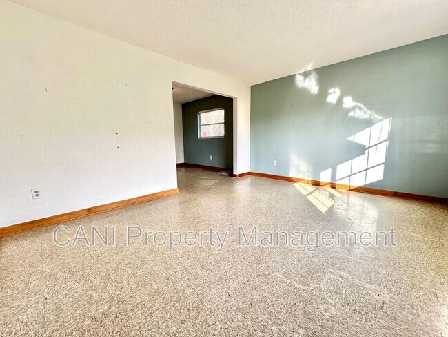 Building Photo - 575 E Compton Ct