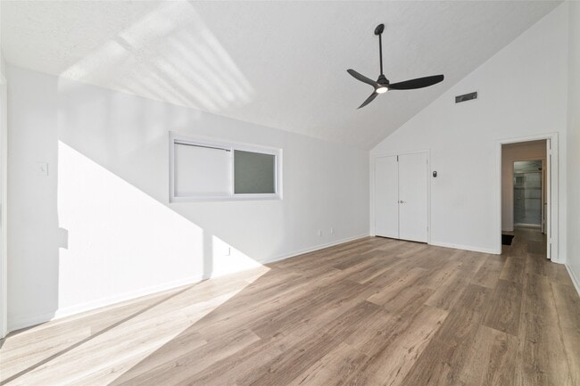 Building Photo - 717 Davis Rd