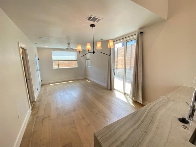 Building Photo - 1903 E 8th St