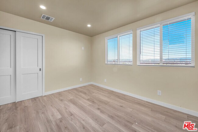 Building Photo - 5324 Weatherford Dr