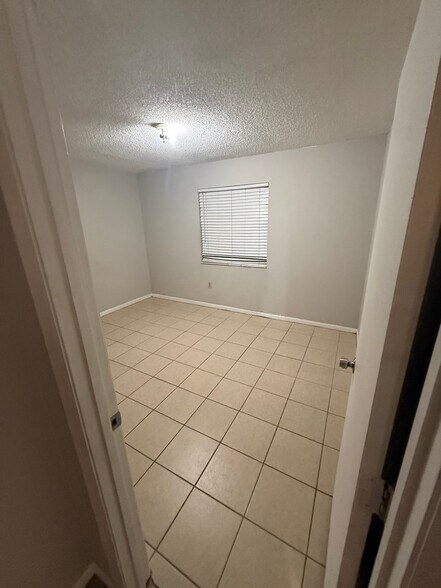 Building Photo - 3881 Janeen Cir