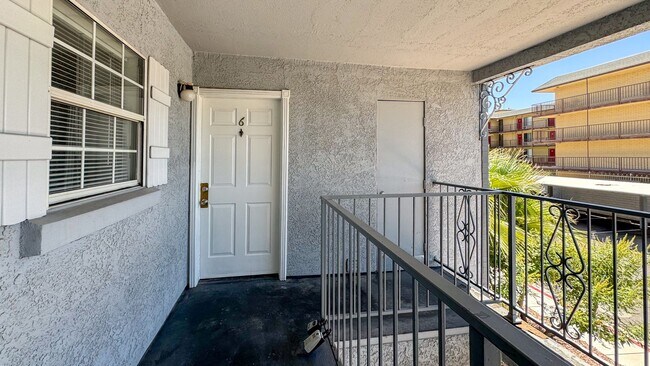 Building Photo - Las Vegas 2-Bed, 2-Bath Condo in Secure Ga...