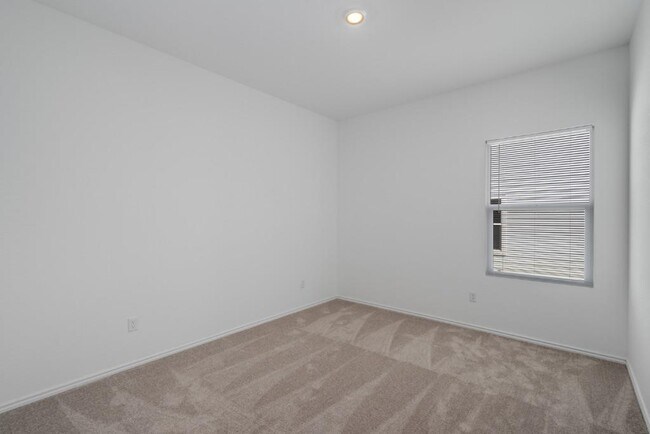 Building Photo - 230 Gabbro Gdns