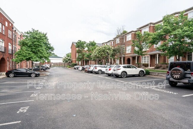 Building Photo - 760 Wedgewood Park