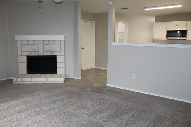 Building Photo - 1321 Red River Ln