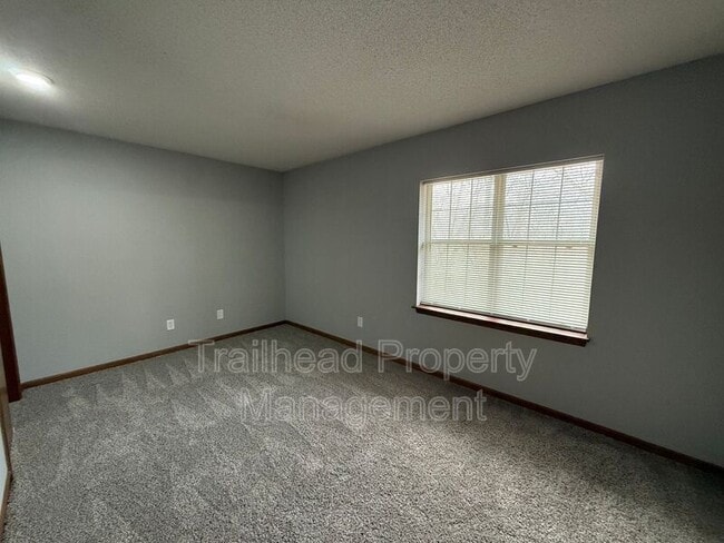 Building Photo - 3409 NW Duncan Rd