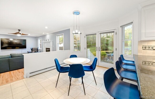 Building Photo - 212 Fairway Dr