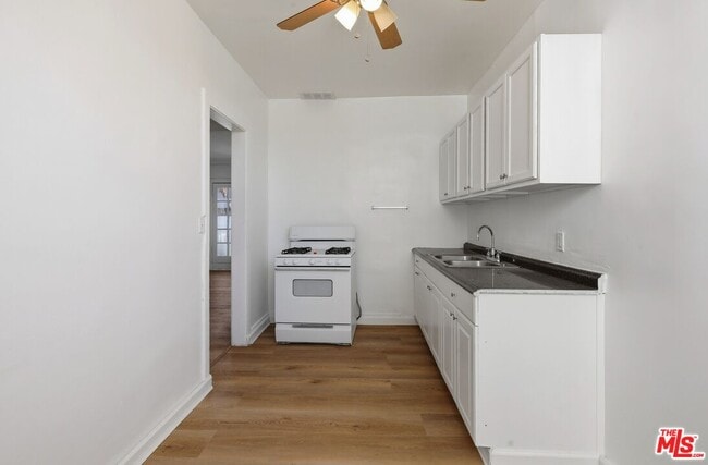 Building Photo - 1021 N Mariposa Ave