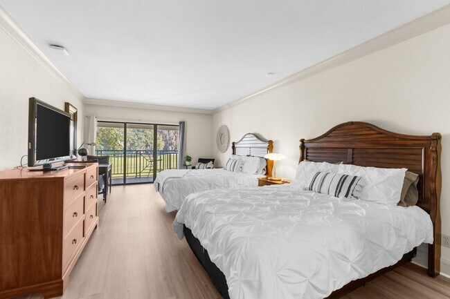 Building Photo - Furnished Resort 2/2 Condo, on Golf Course, Lake Views