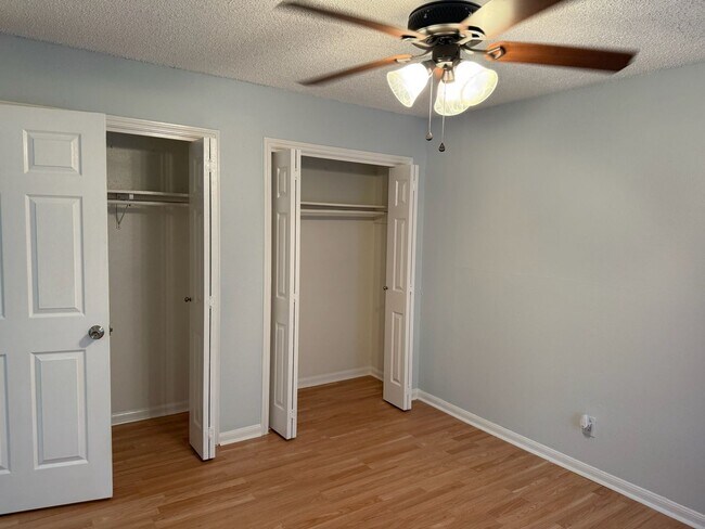 Building Photo - Spacious 3-Bedroom Corner Home in Candlelight Oaks Village