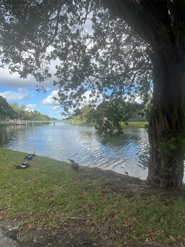 Building Photo - 16450 Miami Dr