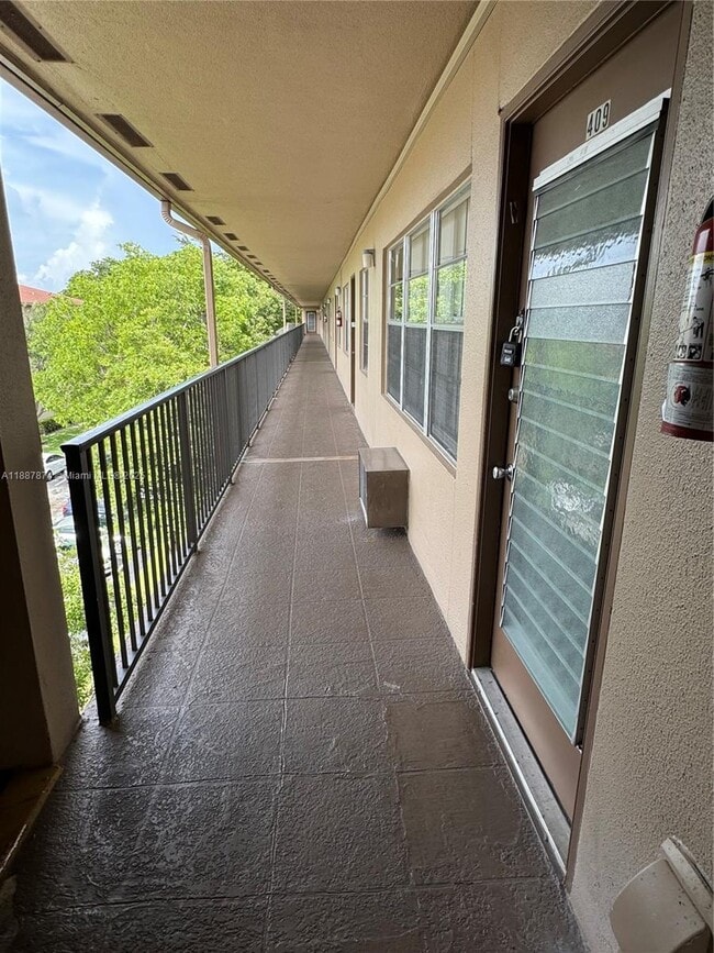 Building Photo - 13550 SW 6th Ct