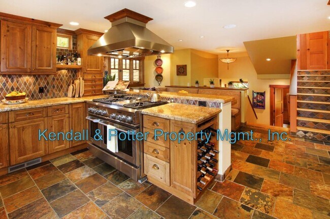 Building Photo - Stunning Depot Hill Craftsman! 4BR, 3.5BA, plus office, bonus, and piano rooms.