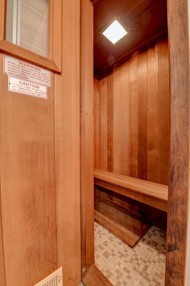 Building Photo - 232 Harmon Cove Tower