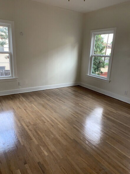 Building Photo - 642 N Genesee Ave