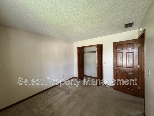 Building Photo - 7459 Montclair Dr